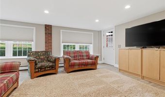 27 Old Meadow Ln, Cumberland, RI 02864