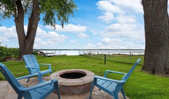 39225 N Shore Ave, Antioch, IL 60002