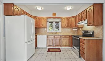 47 Fayette Ln, Aberdeen, NJ 07747