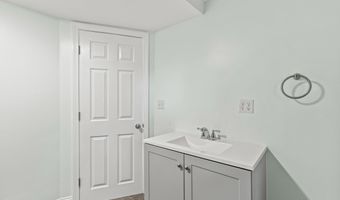 38 Newbury St, Auburn, ME 04210