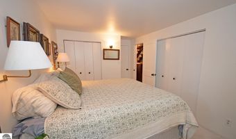 6001 S Hlavka Hls, Maple City, MI 49664