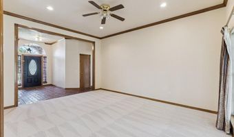 506 Fieldcrest Dr, Chickasha, OK 73018