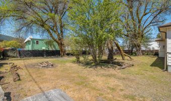 118 S Caves Ave, Cave Junction, OR 97523