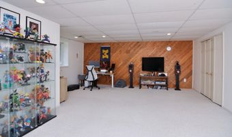 4471 Hillside Ct, Ann Arbor, MI 48105