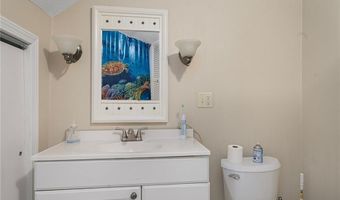7 Cleveland Ave, Cranston, RI 02920