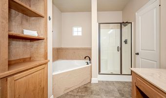 745 Champagne Dr, Biloxi, MS 39532