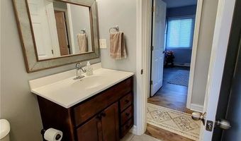 263 E Skyline Dr, Ballwin, MO 63011