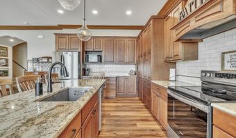325 Lakeshore Dr, Arnolds Park, IA 51331
