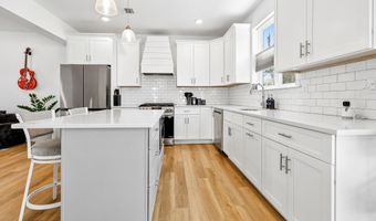 1 Melinda Ct, Bayville, NJ 08721