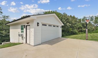24261 Trail Ridge Ct, Adel, IA 50003