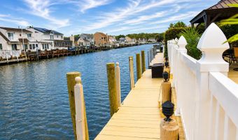 88 Storm Jib Ct, Bayville, NJ 08721