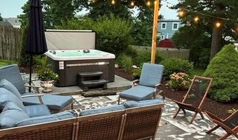 17 Rosedale Ct, Middletown, RI 02842