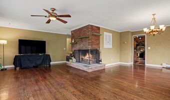 13 Governors Ln, Bethel, CT 06801
