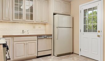 1570 W Goldengate Dr, Addison, IL 60101