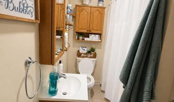 13 W Park Ave W, Avenel, NJ 07001