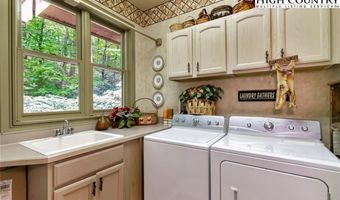 430 Crooked Creek Ln, Banner Elk, NC 28604