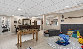941 Par Dr, Algonquin, IL 60102