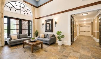 2465 ARMY NAVY Dr 1-101, Arlington, VA 22206