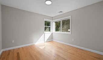 20 Maple Ct, Hopkinton, RI 02804