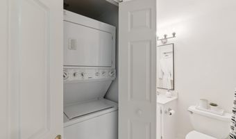 4808 MOORLAND Ln 204, Bethesda, MD 20814