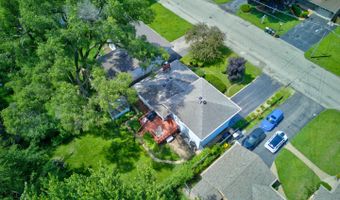 911 David St, Antioch, IL 60002