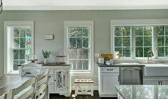 1 W Farm Rd, Smithfield, RI 02917