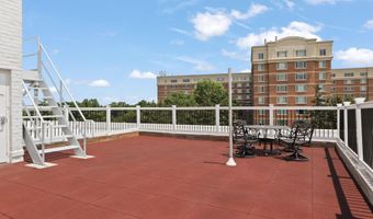 2016 N ADAMS St 508, Arlington, VA 22201
