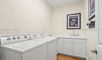 30 Dolphin Point Dr, Beaufort, SC 29907
