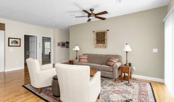 4 Candlelight Ln, Bellingham, MA 02019