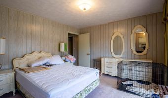 1306 Fork Mountain Rd, Bakersville, NC 28705