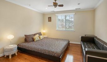 4193 S FOUR MILE RUN Dr 202, Arlington, VA 22204
