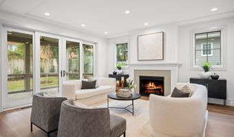 2133 N OAKLAND St, Arlington, VA 22207