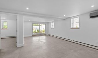 76 Warren Ave, Middletown, RI 02842