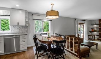 160 Greengage Cir, Amherst, NY 14051