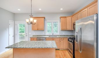 2 Oak Meadows Dr 102, Brookfield, CT 06804
