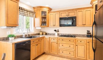 323 Oakhill Ave, Attleboro, MA 02703