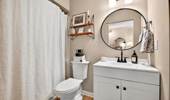 277 Ramsey Ln, Ballwin, MO 63021