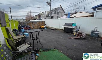 909 N 6th St, Allentown, PA 18102