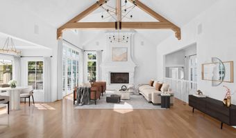 14 St Mary's Ln, Amagansett, NY 11930