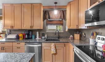 280 Carmel Woods Dr, Ballwin, MO 63021
