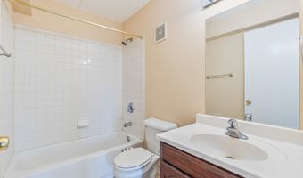 300 W FULLERTON Ave 102, Addison, IL 60101