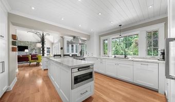 25733 River Dr, Franklin, MI 48025