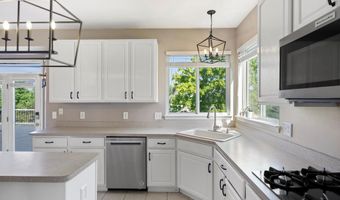 1690 Meadowside Dr, Ann Arbor, MI 48104