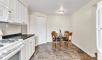 77 Sundridge Dr, Amherst, NY 14228