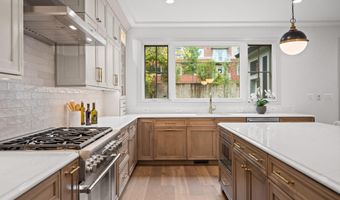 2133 N OAKLAND St, Arlington, VA 22207