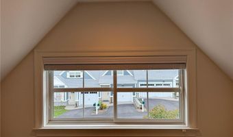 47 Travelers Ct, East Greenwich, RI 02818