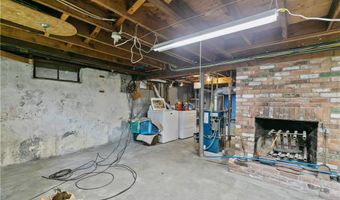 12 Granada Ter, Middletown, RI 02842