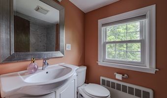 8 Carlson Cir, Boston, MA 02132