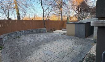 2445 S KENWOOD St, Arlington, VA 22206
