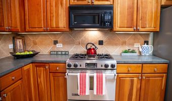 1506 Redwater Branch Ct, Apex, NC 27502